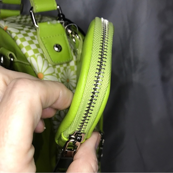 NWT Madden NYC Daisy Floral Zip Chain Mini Backpack with Matching Wallet Pouch - Picture 7 of 12